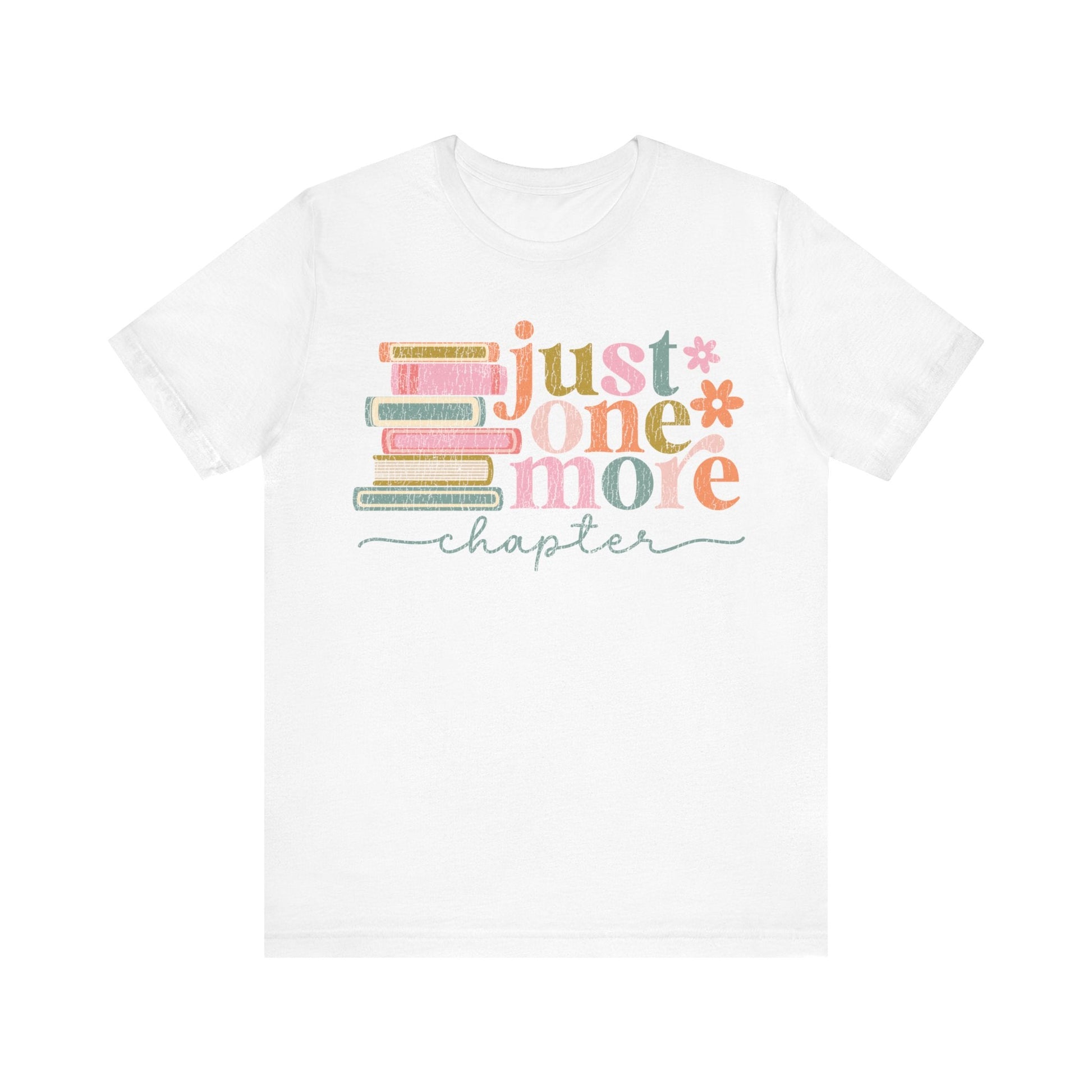 Just One More - Maglietta con scritta in lingua inglese Just One More Chapter Teacher (lingua italiana non garantita), maglietta per insegnante di lettura, bianco, S Just One More - Maglietta con scritta in lingua inglese Just One More Chapter Teacher (lingua italiana non garantita), maglietta per insegnante di lettura, bianco, S