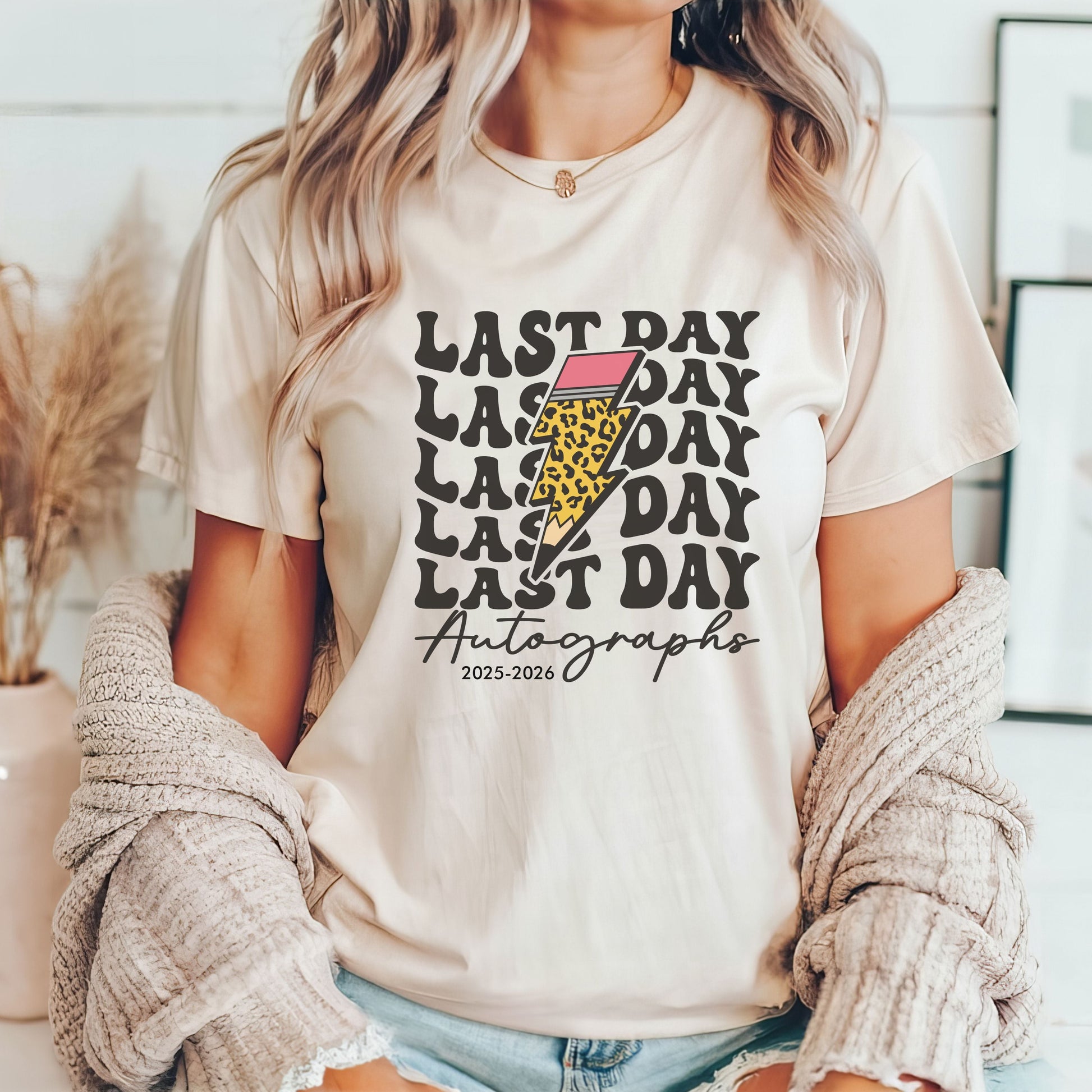 "Last Day Autographs" 2025 - 26 Teacher T-shirt - Teacher Care Crate - T-Shirt